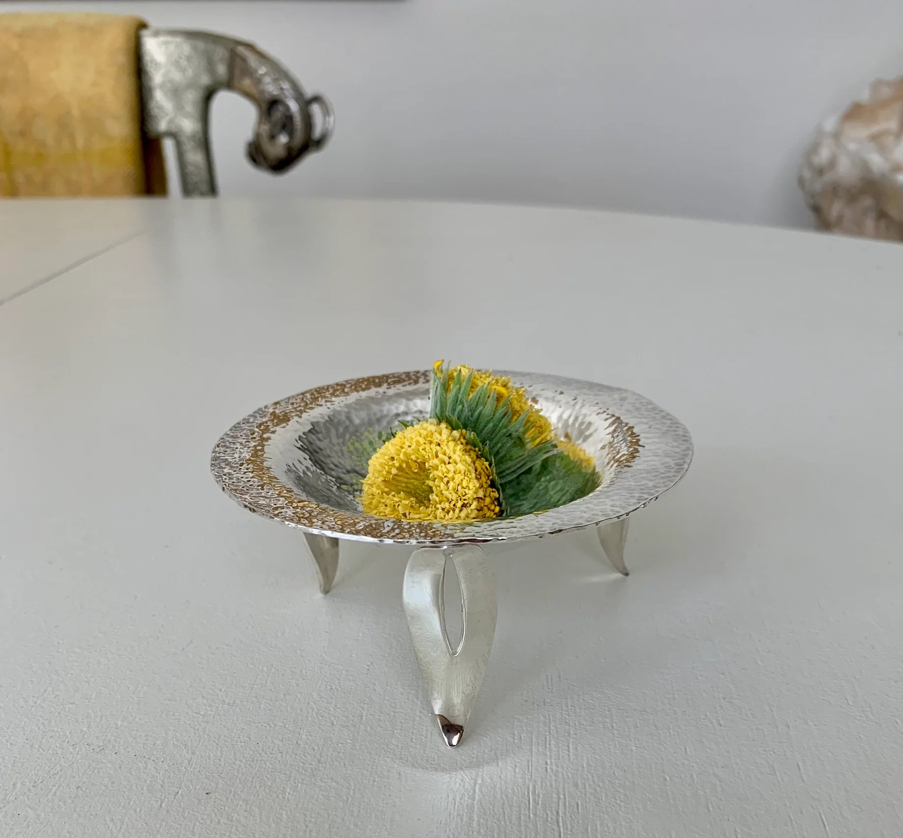 UNIVERSAL ROUND STAND
