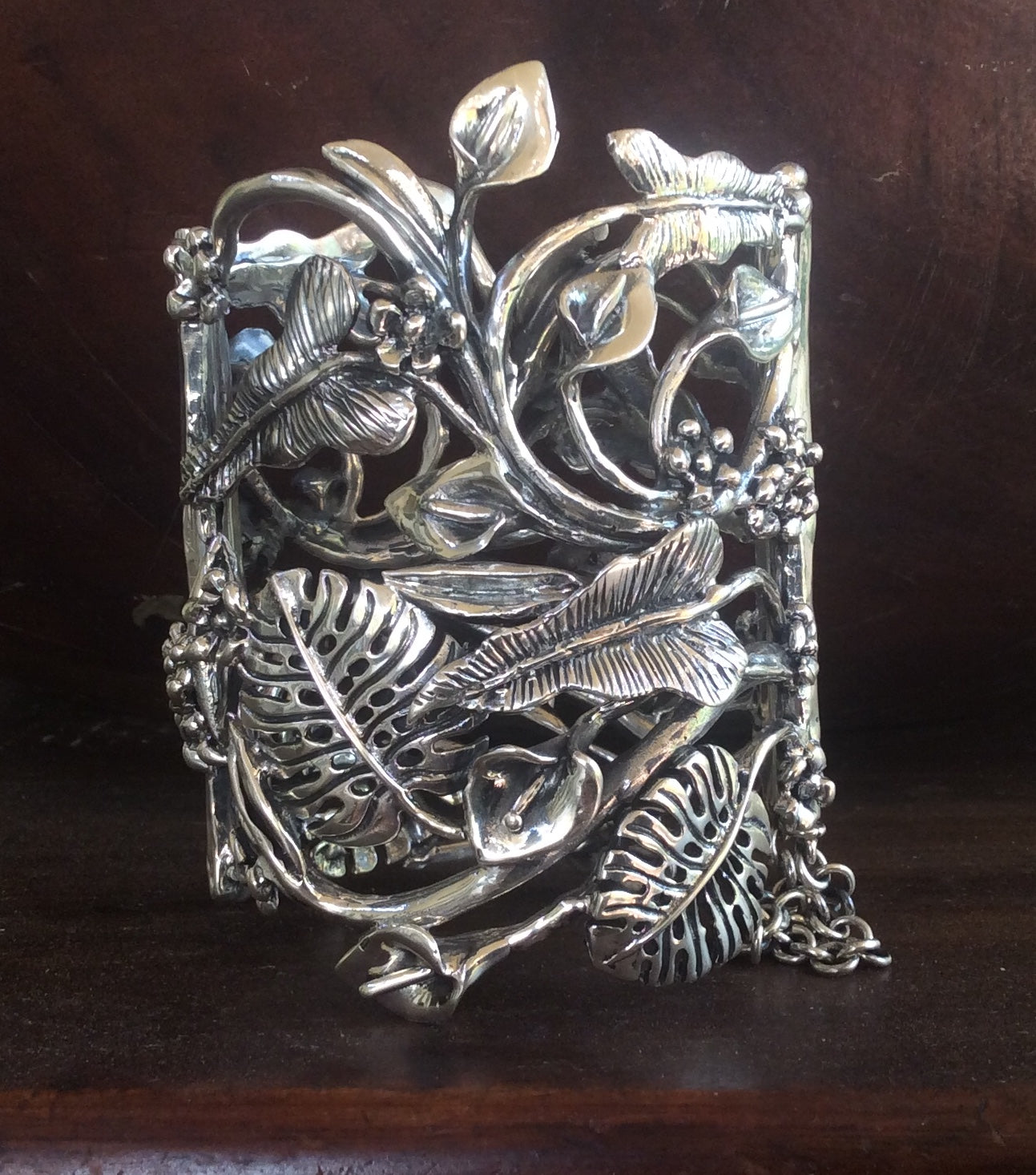 FLOWERS IN PARADISE CUFF