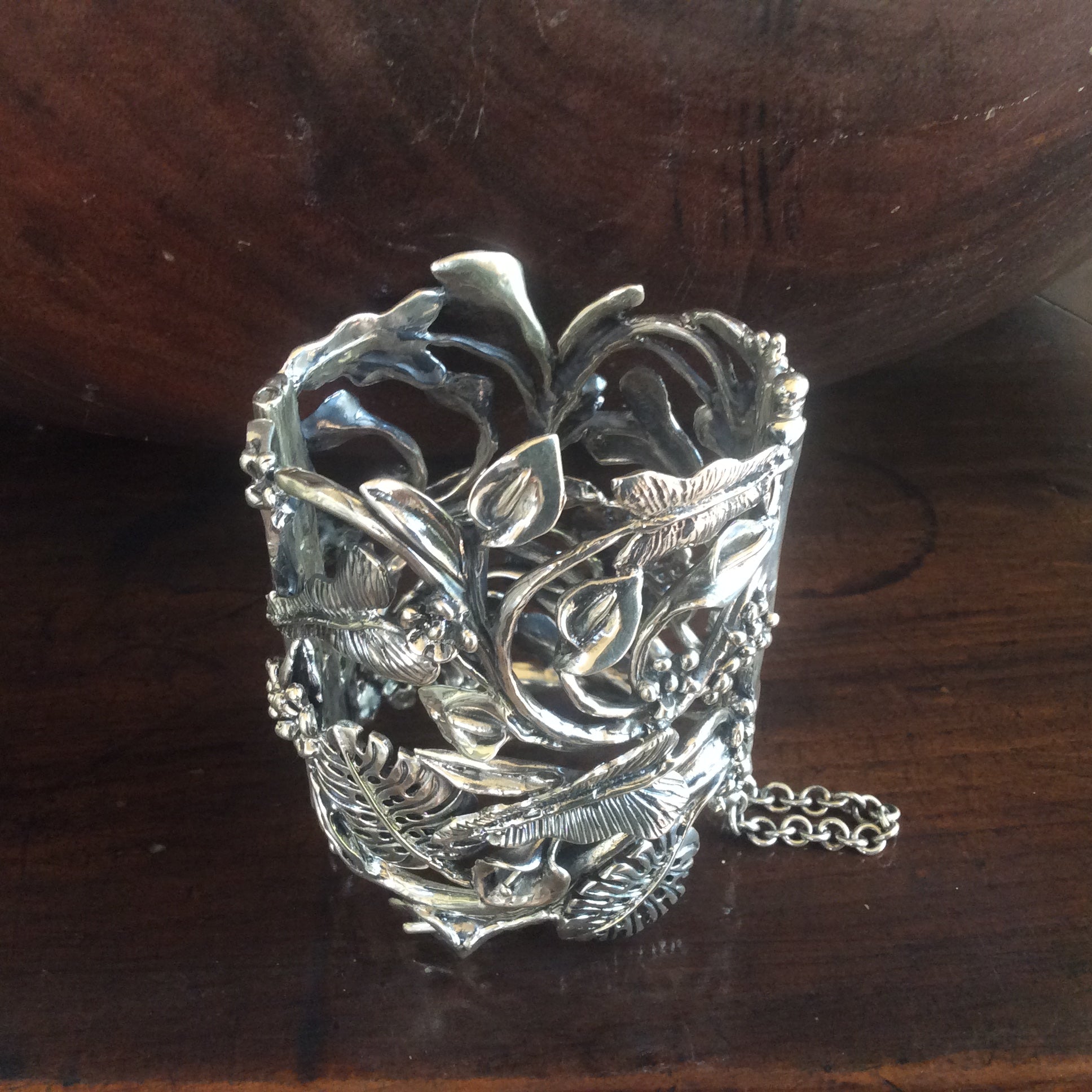FLOWERS IN PARADISE CUFF